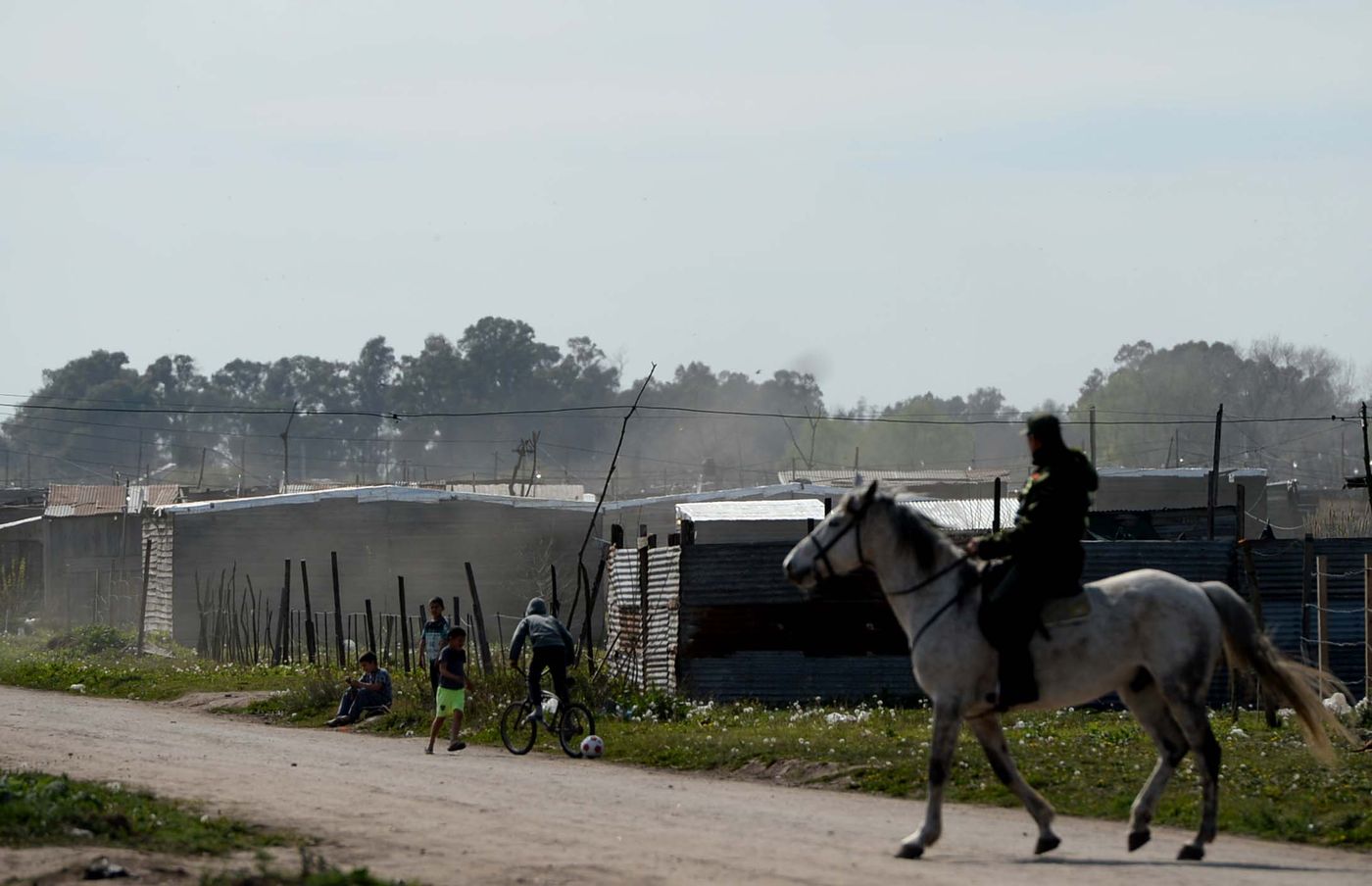 En La Plata, se estima que casi 7 de cada 10 niños viven en hogares pobres.
