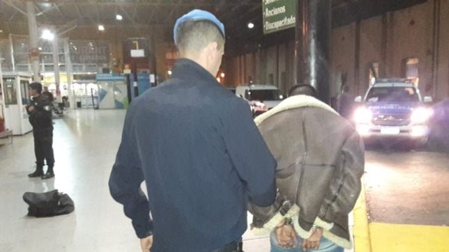 lo buscaban por robar casas en el conurbano y cayo en la terminal de la plata por ponerse nervioso