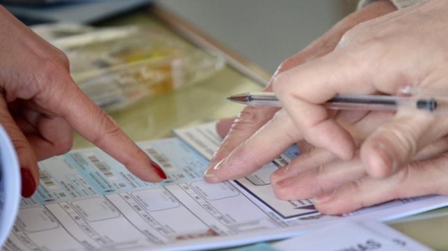 tenian pedido de captura, fueron a votar a los colegios platenses y terminaron presos