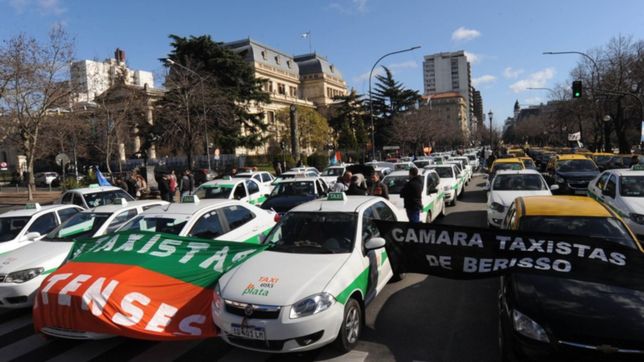adentro, rata inmunda: asi celebraron los taxistas el secuestro de autos de uber