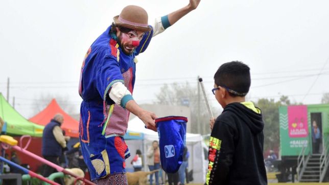 el barrio x barrio llego a altos de san lorenzo con vacunacion, cortes de pelo y juegos