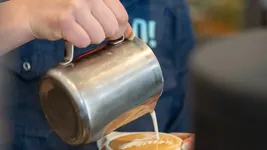 una moza resulto herida tras un violento robo en una cafeteria de barrio norte una moza resulto herida tras un violento robo en una cafeteria de barrio norte