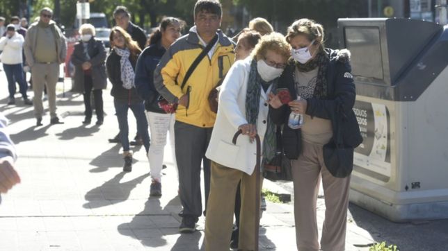 la dura advertencia de un sindicalista por el caos en los bancos y el cobro del ingreso familiar de emergencia: se va a poner feo