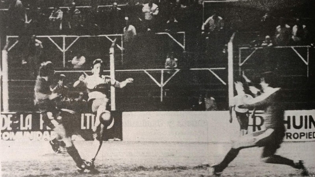 La desconocida historia de la camiseta difícil de Gimnasia que tuvo un sponsor que duró una sola noche