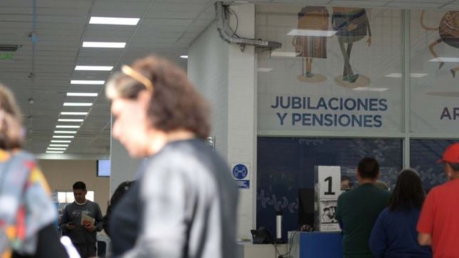 jubilados, pensionados, auh, aue y mas: los pagos de anses para esta semana