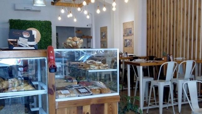 su amiga abrio un bar en la plata y el posteo para ayudarla fue un exito viral