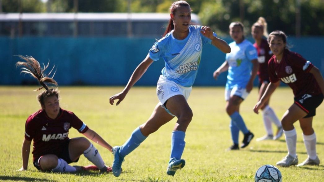 Mara Gómez debutó en Villa San Carlos y es la primera jugadora trans en llegar a Primera
