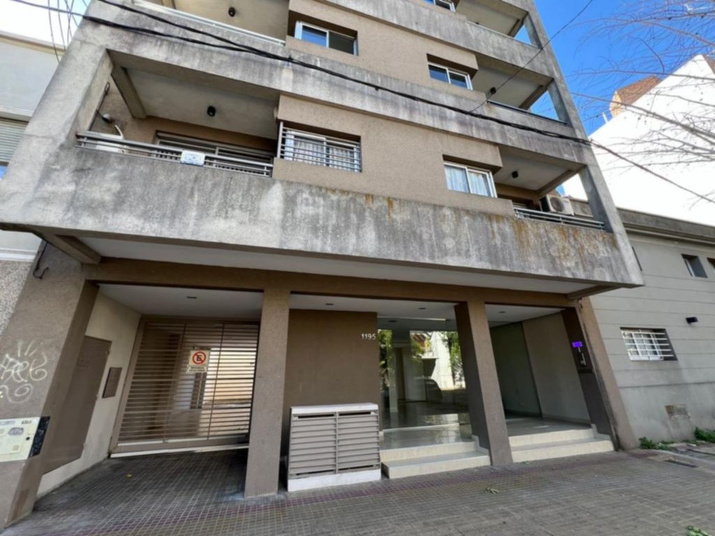 Edificio de La Plata.jpg