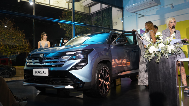 motorplat presento el renault boreal en la plata en un megaevento con mas de 200 invitados