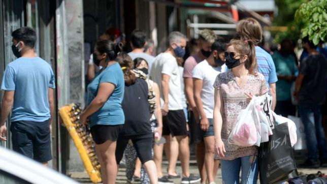 arranco una doble jornada de descuentos en ropa con tarjetas del banco provincia