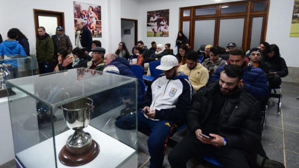 Boom por Maradona: ¿cuánto sale y qué se necesita para hacerse socio de Gimnasia?