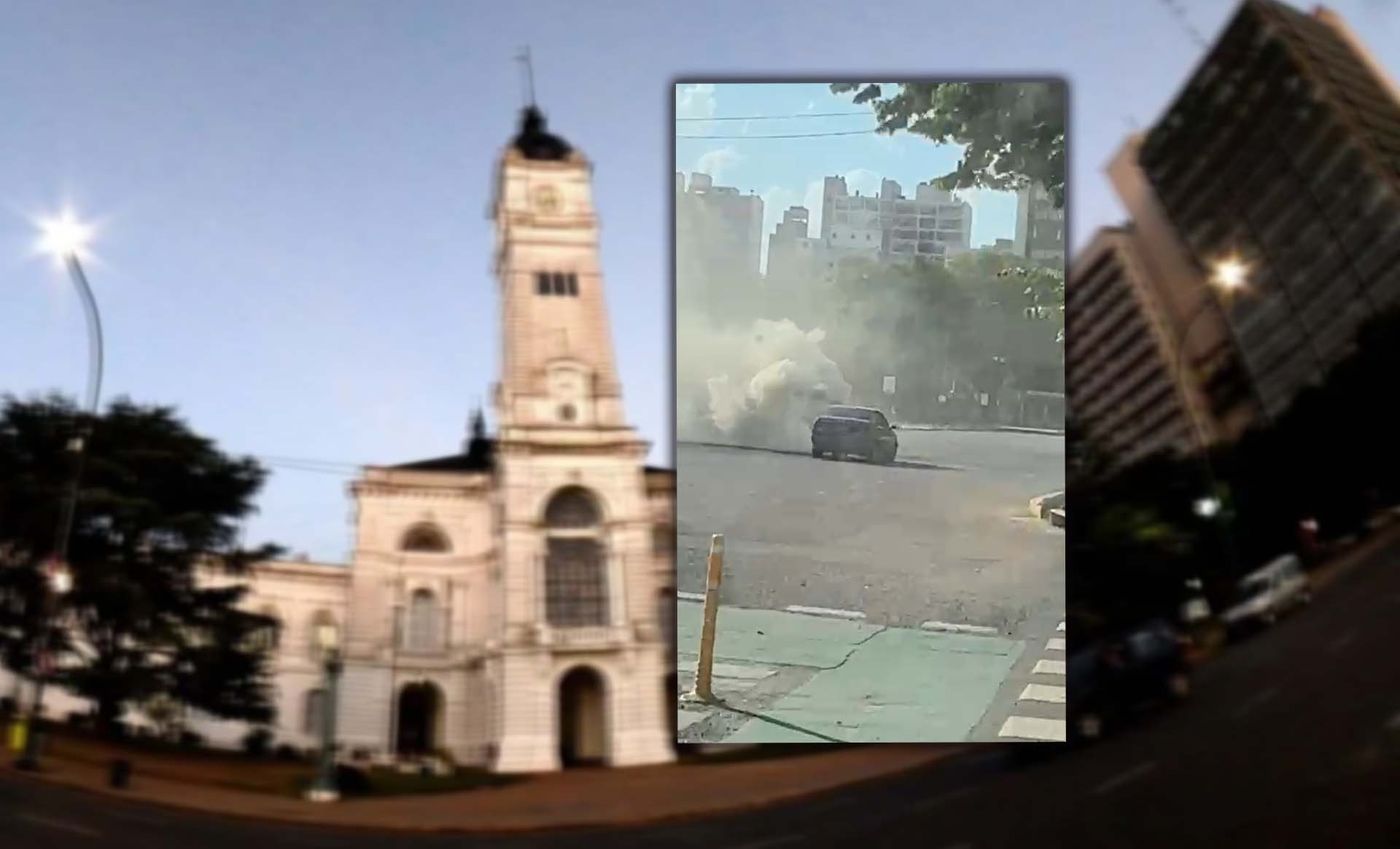 Incendio de un auto frente a la Municipalidad.jpg