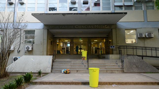 estudiantes de medicina aseguran que una polemica medida podria dejarlos sin cursar