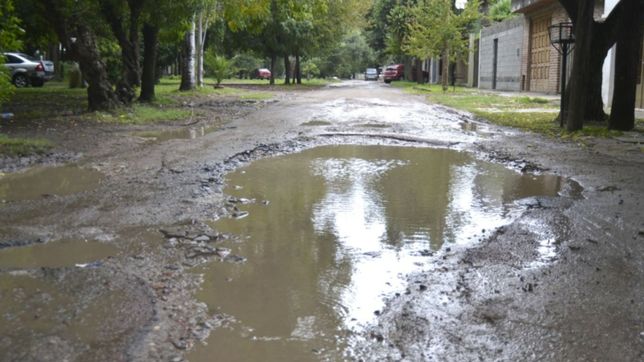 despues de 136 anos, asfaltaran la ultima cuadra de tierra del casco urbano