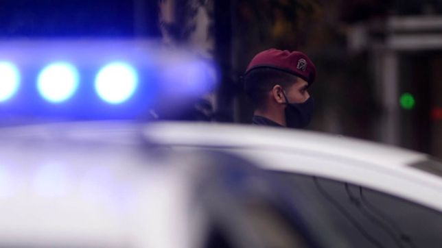 pinas, botellazos y tension: tres recolectores frustraron el robo de una fiambreria