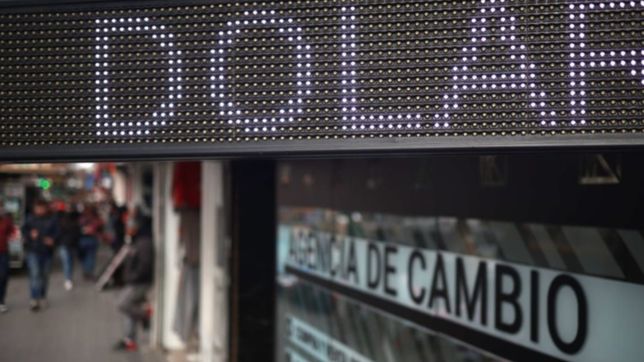 despues de las medidas economicas, el dolar blue volvio a subir y marco otro record