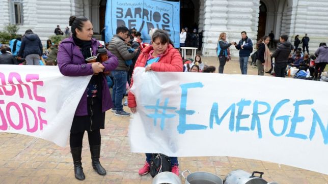 organizaciones sociales iniciaron un acampe frente a la municipalidad