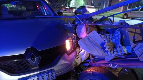 Atropellaron a un hombre mientras cruzaba con un carro en 1 y 77 y se salvó de milagro