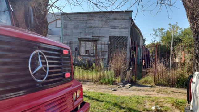 conmocion en berisso: hallan muerto a un hombre de 75 anos en la cocina de su casa