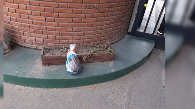 en pleno conflicto, los cooperativistas llevaron un huevo de pascua a la casa de garro