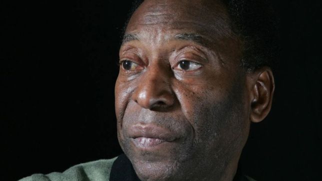murio pele, uno de los mas grandes futbolistas de todos los tiempos