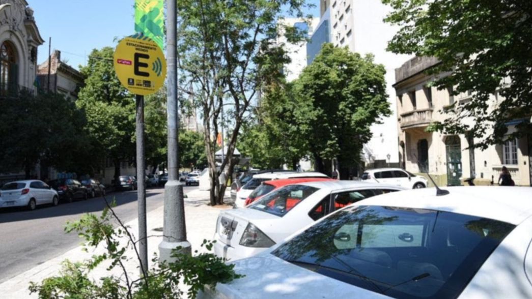 ¿Cuánto cuesta estacionar durante todo el día en el centro de La Plata?