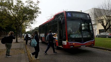 Casi el 60% de los vecinos dejó de usar los micros por el aumento de los pasajes