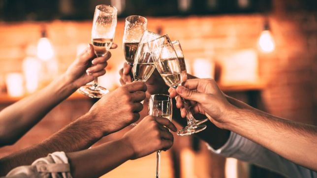 lo que propone espana para navidad: reuniones de seis personas y toque de queda a la 1 am