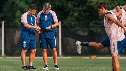 ¿Quién es el jugador que Diego Flores fue a observar en la Reserva de Gimnasia?