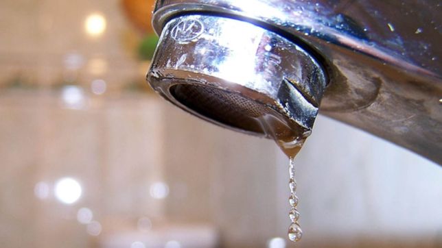 una zona de la ciudad podria quedarse sin agua por una obra de absa