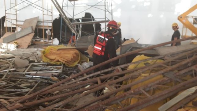 las fotos mas terribles del tragico derrumbe en el aeropuerto de ezeiza