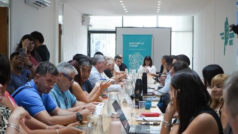 Docentes y estatales vuelven a reunirse con la Provincia por una nueva oferta salarial Docentes y estatales vuelven a reunirse con la Provincia por una nueva oferta salarial
