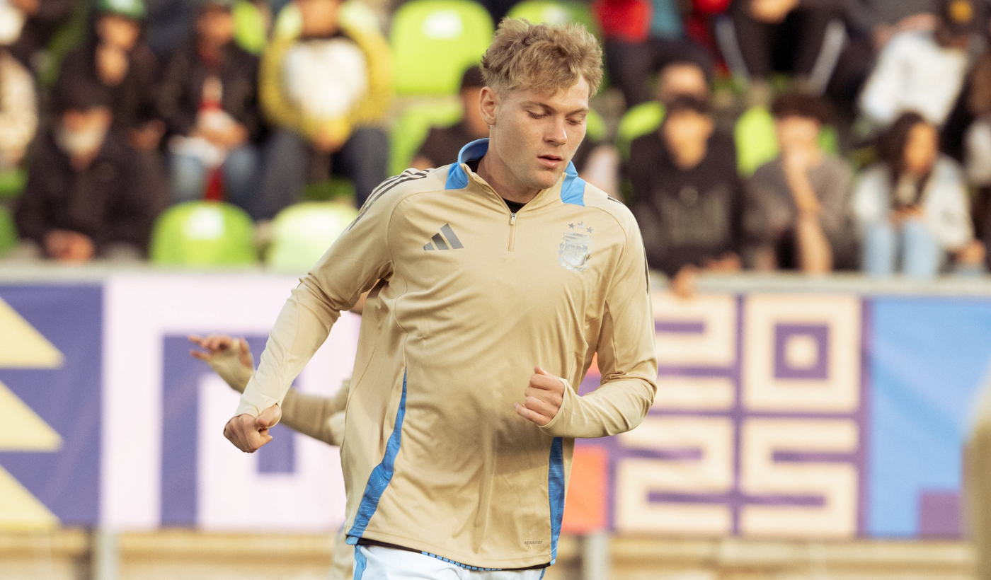Valente Pierani, en la entrada en calor de la Selección argentina.