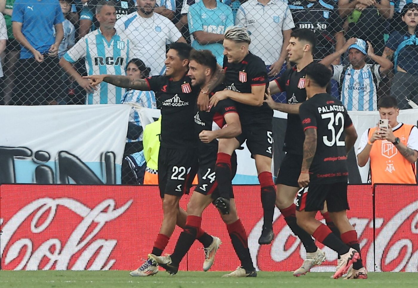 Estudiantes Racing festejo gol.jpg