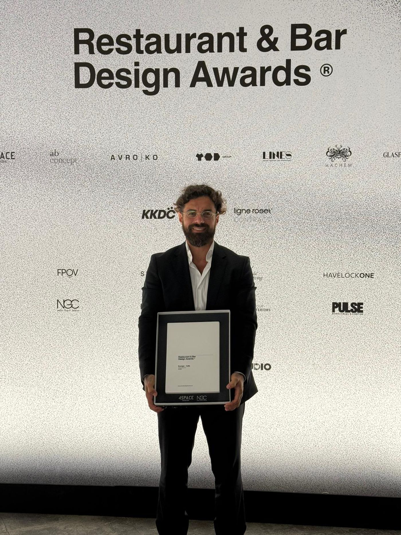 El emprendedor de La Plata, Martín Papa, ganó el premio a Mejor Cafetería de Europa por su local en Barcelona