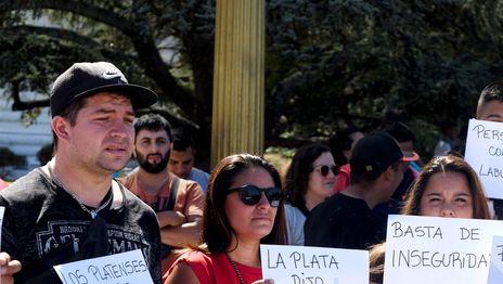 Vecinos de La Plata convocan a realizar un cacerolazo y un apagón contra la inseguridad