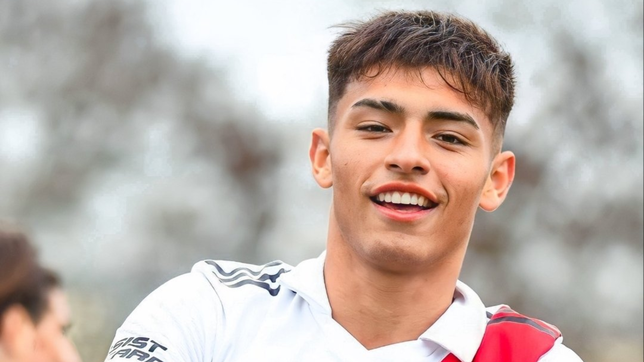 mientras estudiantes buscar tentarlo, agustin ruberto la rompe en la reserva de river