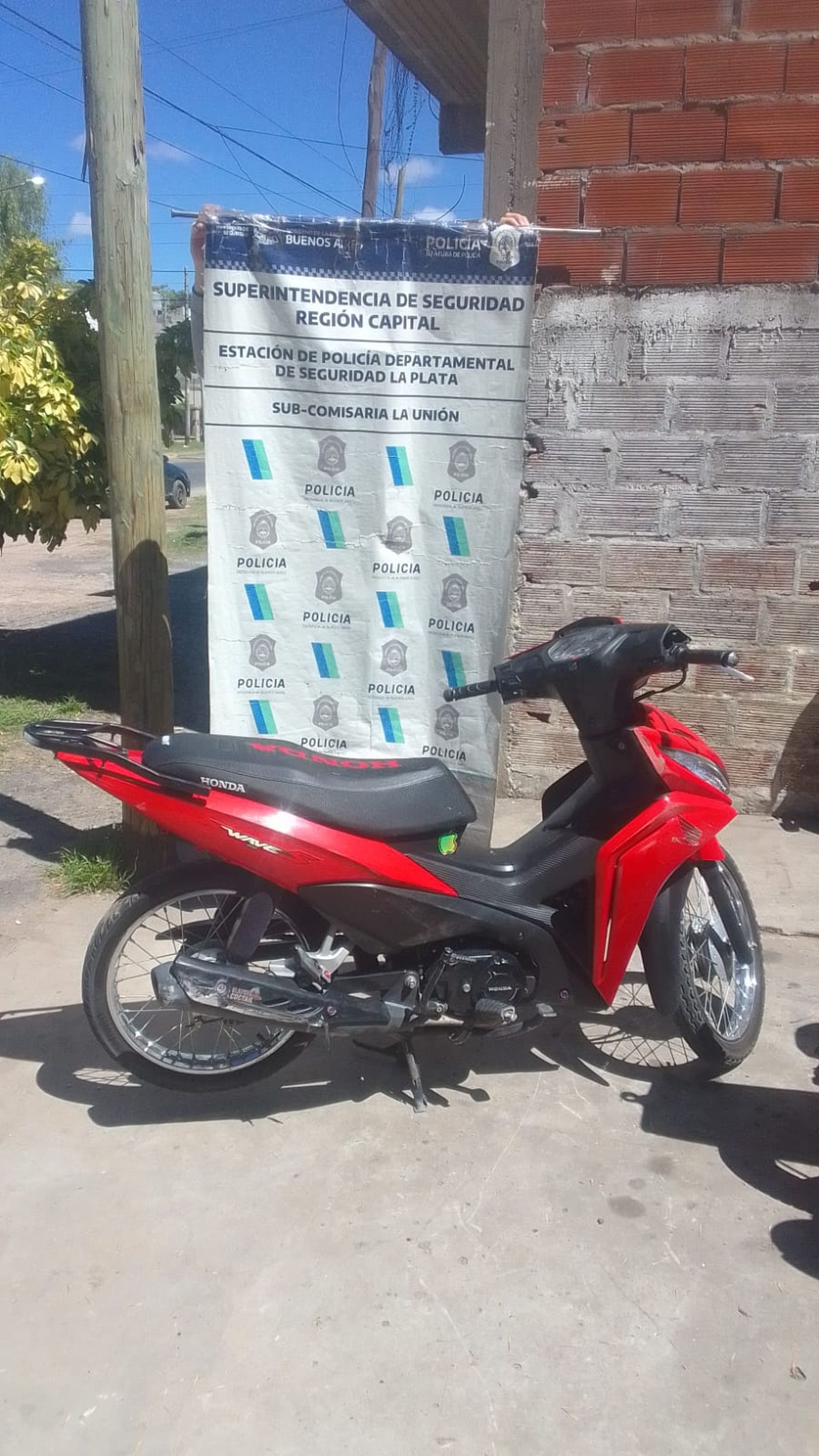 El conductor de la moto lleg&oacute; huy&oacute; del lugar despu&eacute;s de la ca&iacute;da, pero una hora m&aacute;s tarde se present&oacute; ante las autoridades policiales