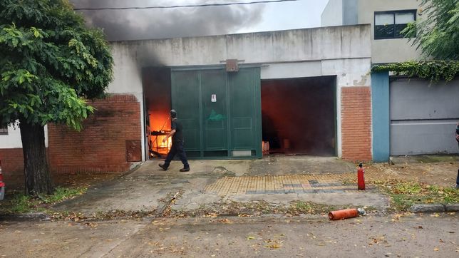 ¿como arranco el incendio que genero panico en un barrio de la plata?