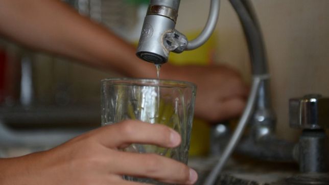 advierten que podria faltar agua en varias zonas de la plata y ensenada por obras de absa