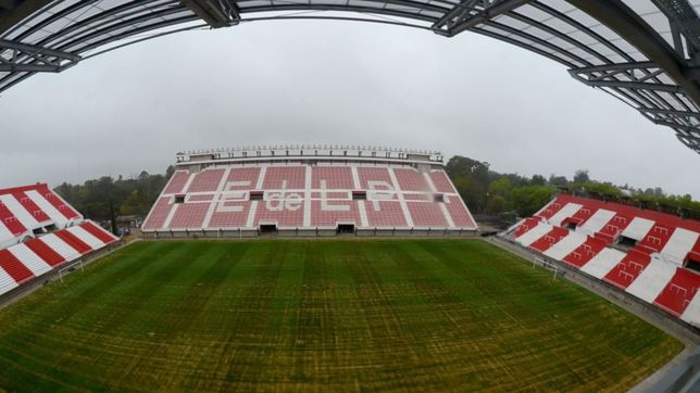 polemica en el pincha: hinchas reclaman que una tribuna de 1 y 57 se llame carlos bilardo