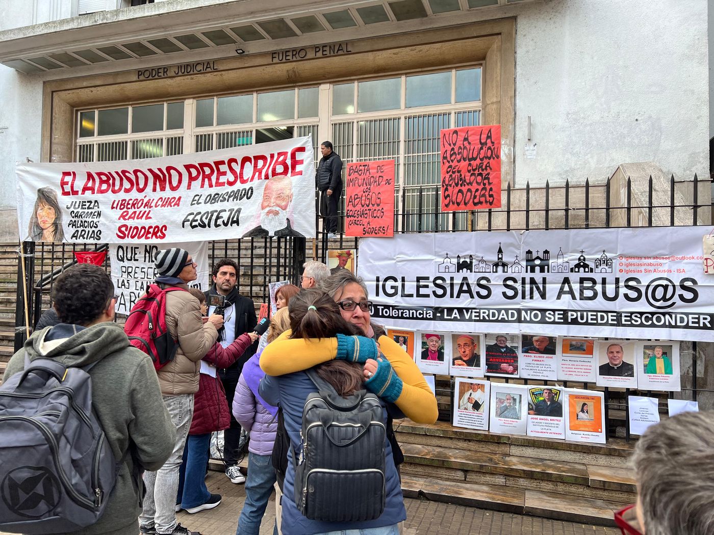 Delfina Rocío Raul Sidders protesta (2).jpeg