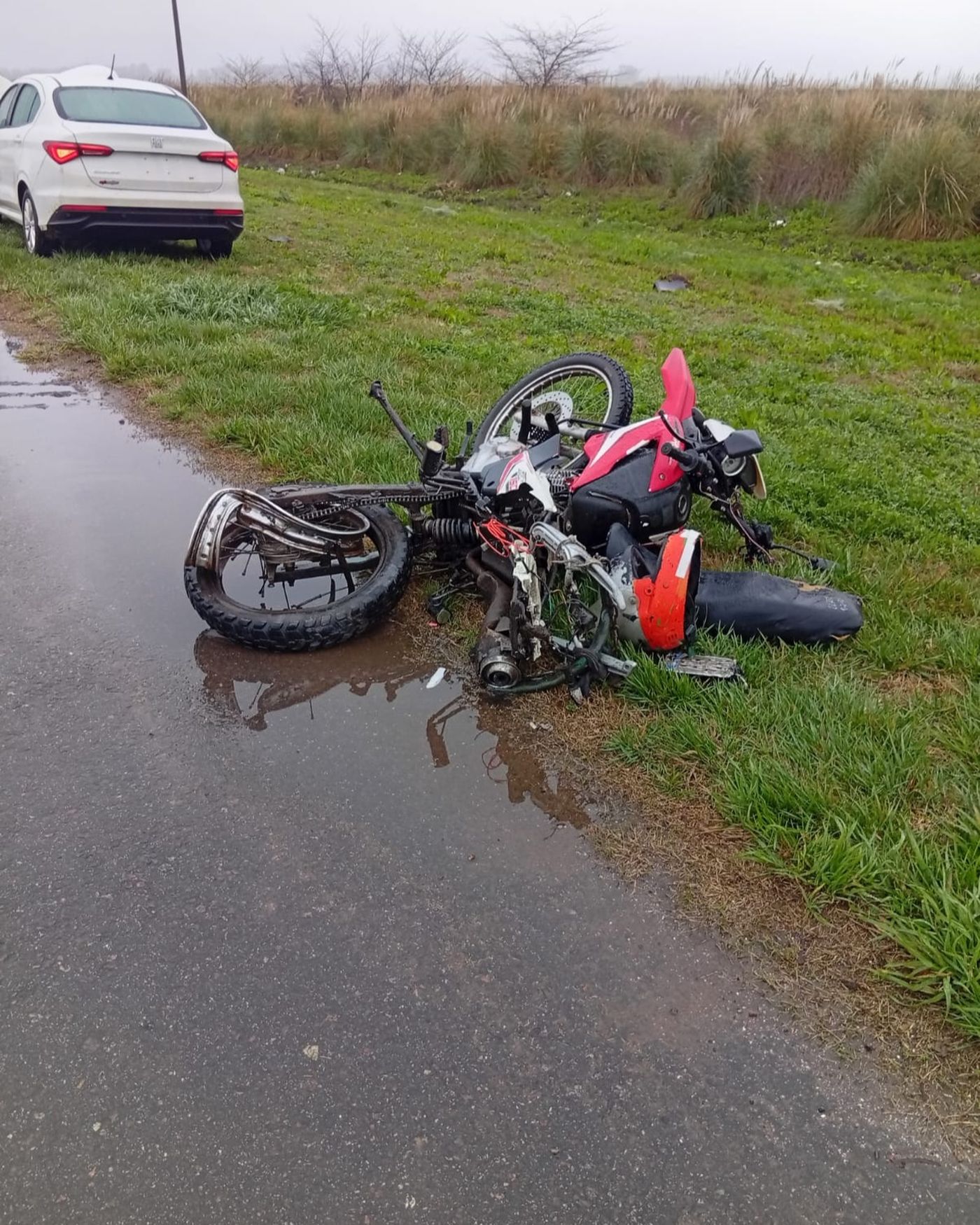 La moto qued&oacute; destruida tras el tr&aacute;gico choque en la Ruta 6