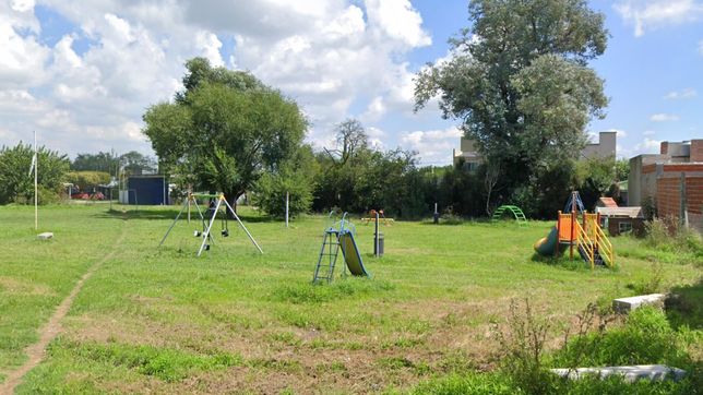 ¿donde estaran las dos nuevas plazas que se instalaran en un barrio de la plata?