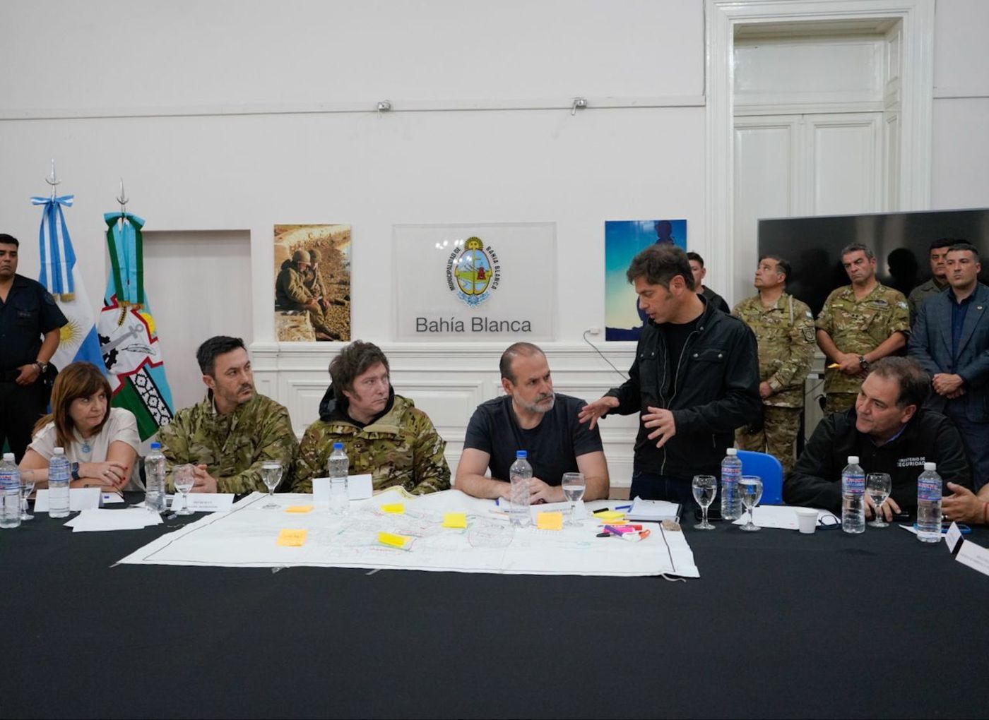 El gobernador Axel Kicillof contó que Javier Milei y sus ministros arribaron a Bahía Blanca y se sumaron al Comité de Emergencia.