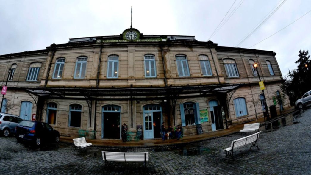 Autos antiguos, visitas guiadas y feria: la Estación Provincial celebra sus 112 años