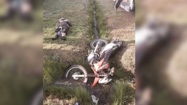 brutal accidente en la plata: un motociclista volo por el aire y termino en una zanja