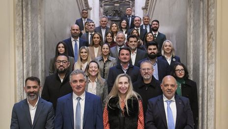 Dos legisladores platenses estuvieron en primera fila en la cumbre con Karina Milei