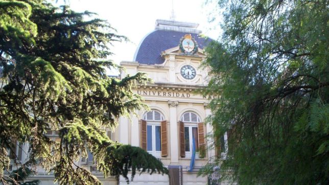 sin clases en la unlp: los docentes universitarios paran y marchan en reclamo por mejoras salariales