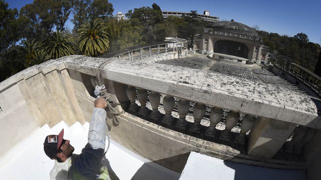 el concejo deliberante vuelve a sesionar con la pelea por el teatro del lago de fondo